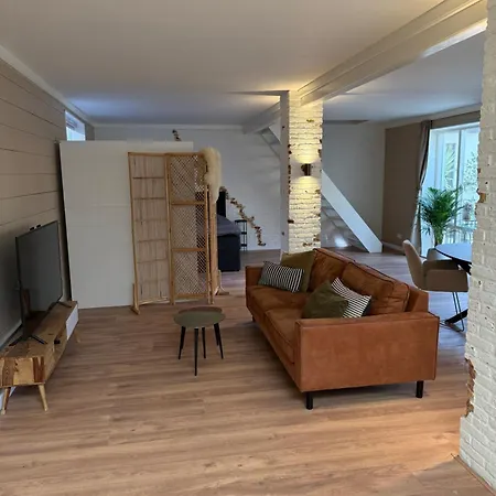 Spacious 70m2 In Centre With Lovely Terrace アパート アルクマール